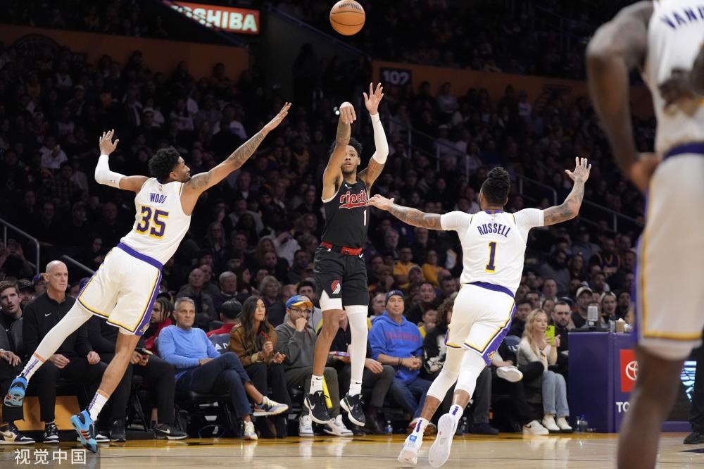 年轻人通过 年轻人通过